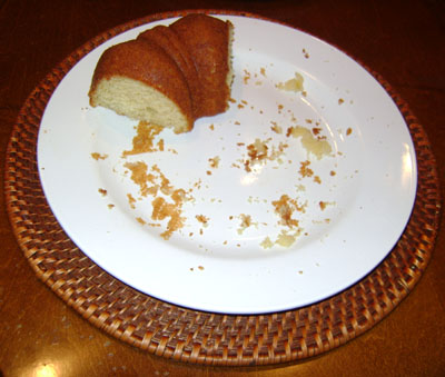 http://www.melaniecooks.com/wp-content/uploads/2009/10/lemon-bundt-cake-crumbs.jpg