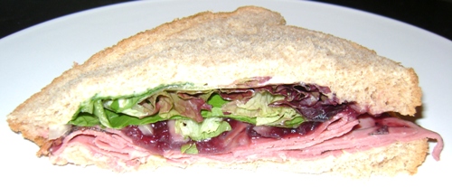 turkey sandwich with cranberry sauce