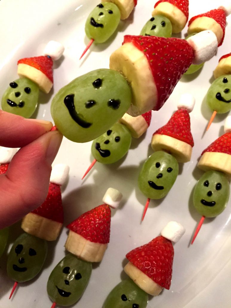 Grinch Fruit Kabobs Skewers – Healthy Christmas Appetizer, Snack or ...