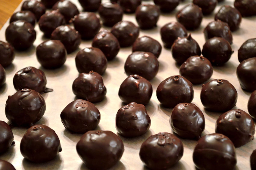 Homemade Chocolate Truffles Recipe - How To Make Chocolate Truffles Candy At Home!