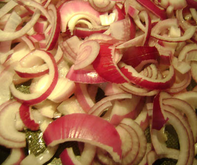 Onion slices go in a frying pan