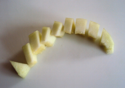 how to cut a melon - melon slice cut into chunks