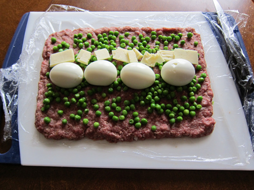 making stuffed meatloaf with eggs, cheese and peas - step 1