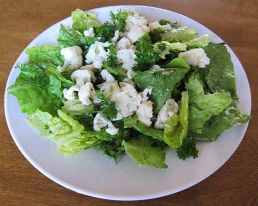 green salad with raw cauliflower and lettuce