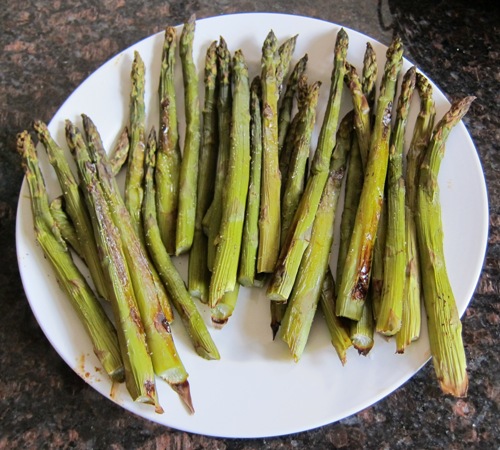 picture of roasted asparagus on the plate