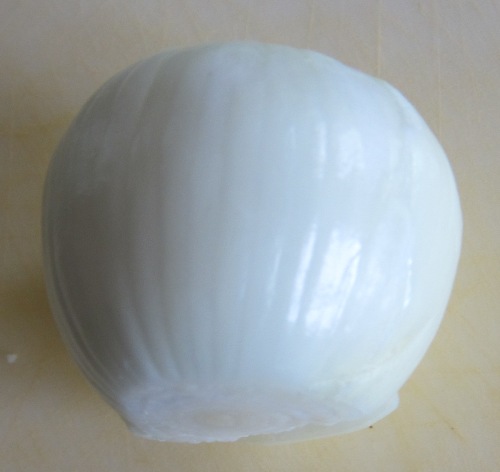 picture of peeled onion