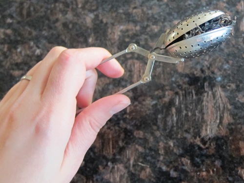 loose leaf tea inside the tea infuser spoon