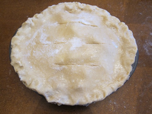 cut the slits in the apple pie top crust