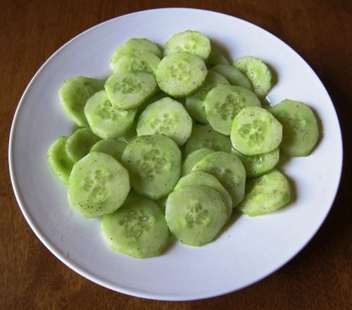 cucumber slices with lemon