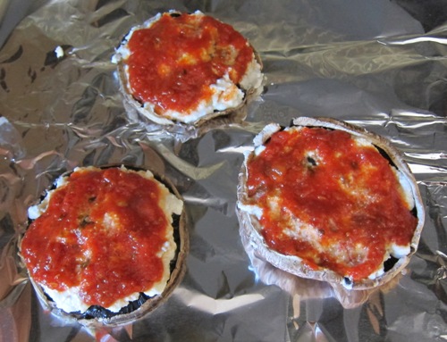 portobello pizza with tomato sauce