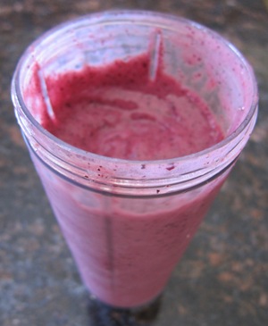 banana, blueberry and peach smoothie