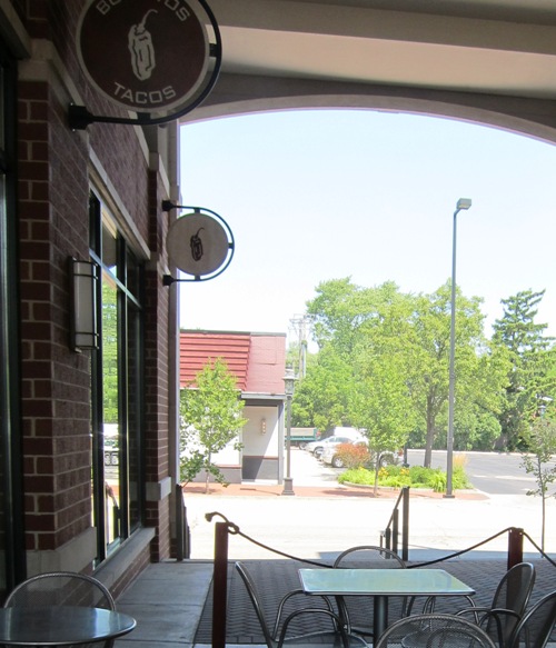 chipotle restaurant outside seating area