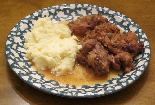 onion beef stew with mashed potatoes