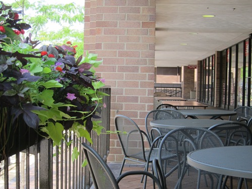 real urban bbq highland park outside seating