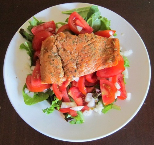 how to make healthy grilled salmon salad