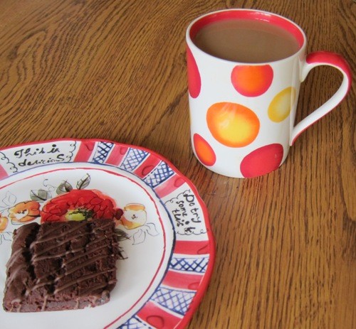 fiber one 90 calorie brownie with a cup of coffee