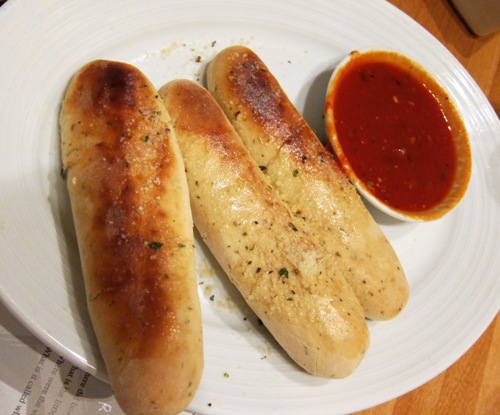 pinstripes breadsticks with marinara