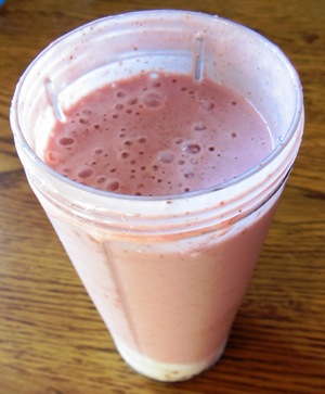 strawberry yogurt smoothie