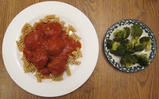 Healthy Dinner Of Turkey Meatballs With Whole Wheat Pasta And Broccoli