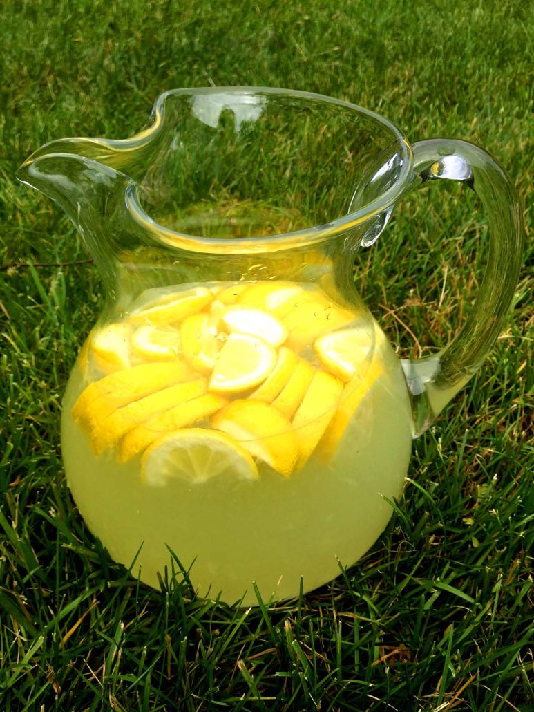 Best Ever Homemade Freshly Squeezed Lemonade