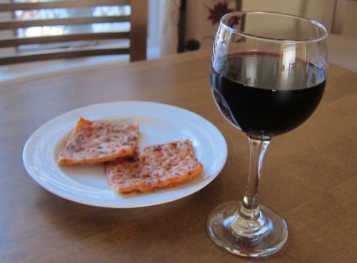 What Wine Goes Best With Pizza? what kind of wine goes with pizza - red or white?