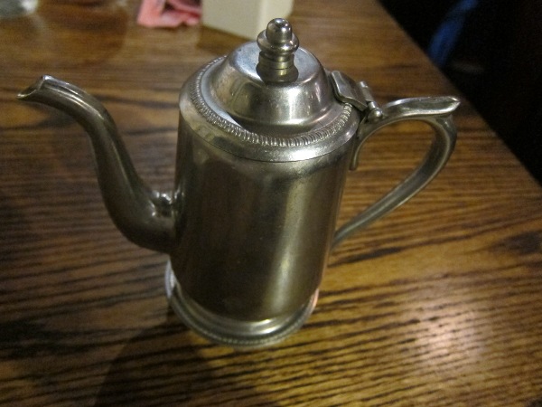 tapas gitana hot tea in a tea pot