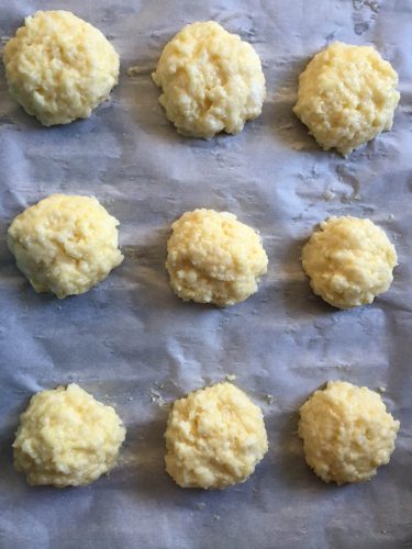 Pao de Queijo - Brazilian Cheese Bread Balls