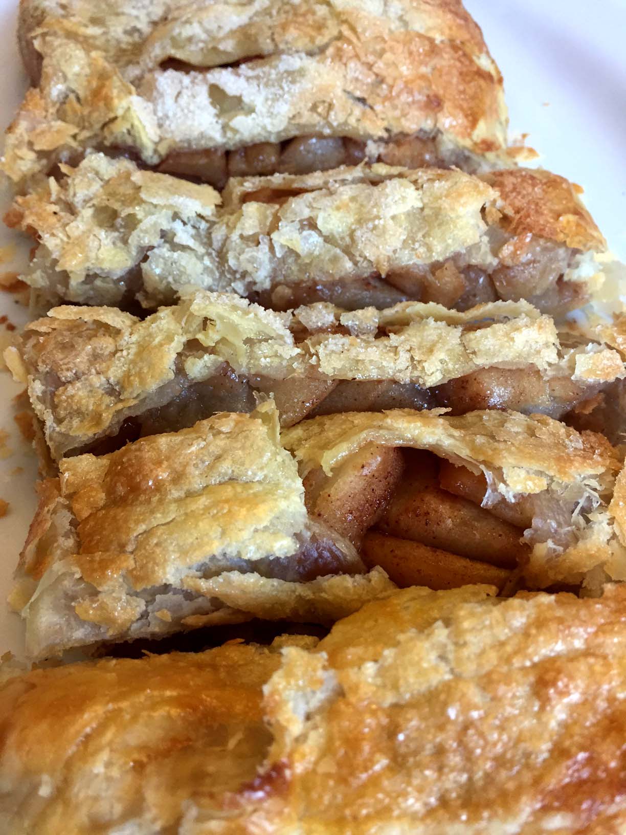 easy-apple-strudel-recipe-made-with-frozen-puff-pastry-dough-melanie