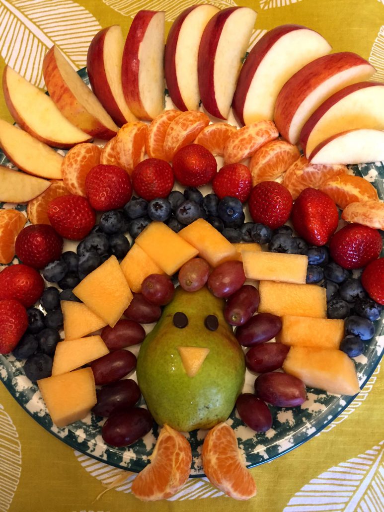 Thanksgiving Turkey Shaped Fruit Platter :) Lots of AWESOME Thanksgiving recipes on this site! | MelanieCooks.com