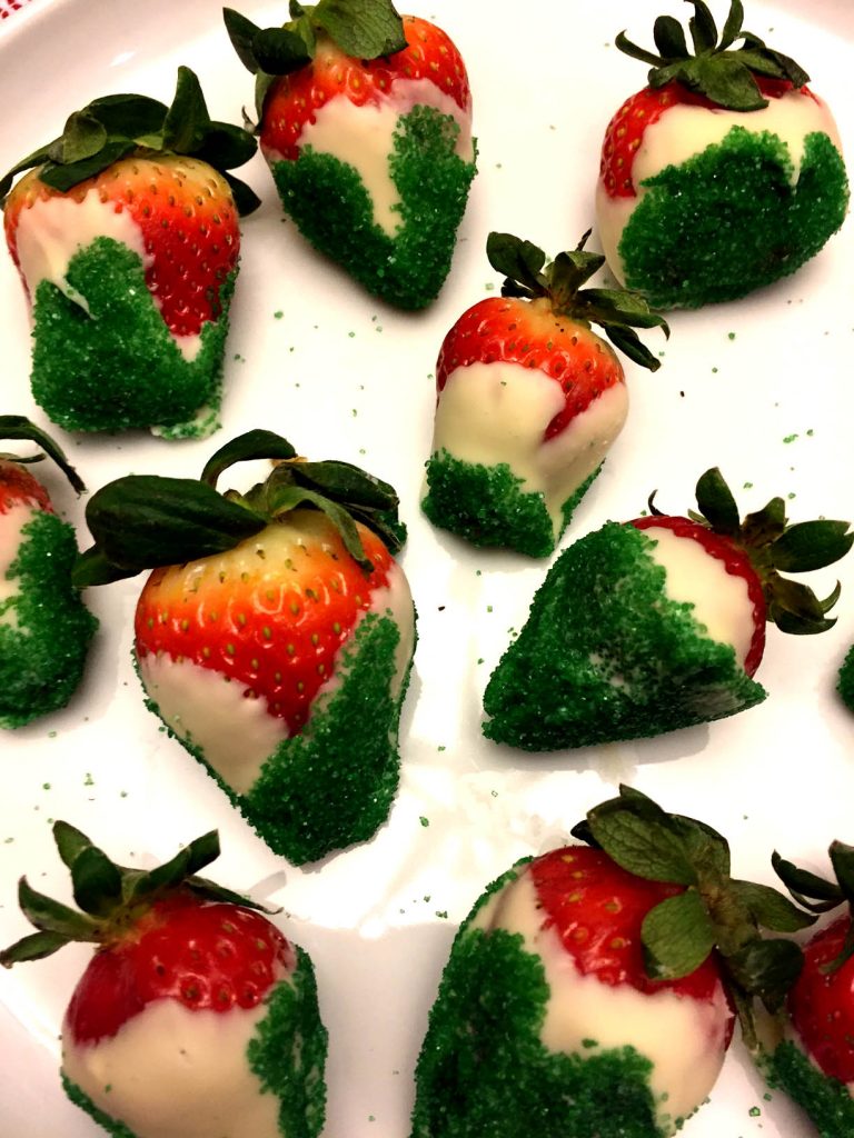 Christmas Chocolate Covered Strawberries Recipe – Red, Green and White!
