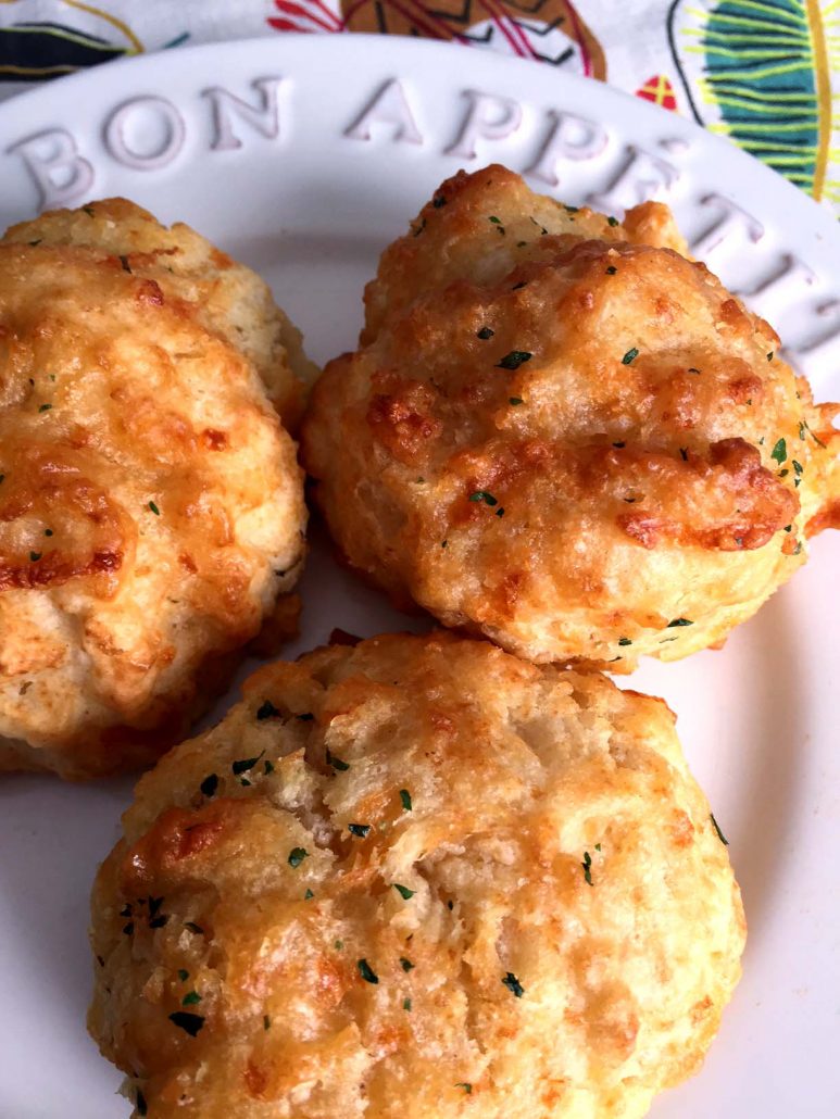 How To Make Red Lobster Cheddar Bay Cheese Biscuits