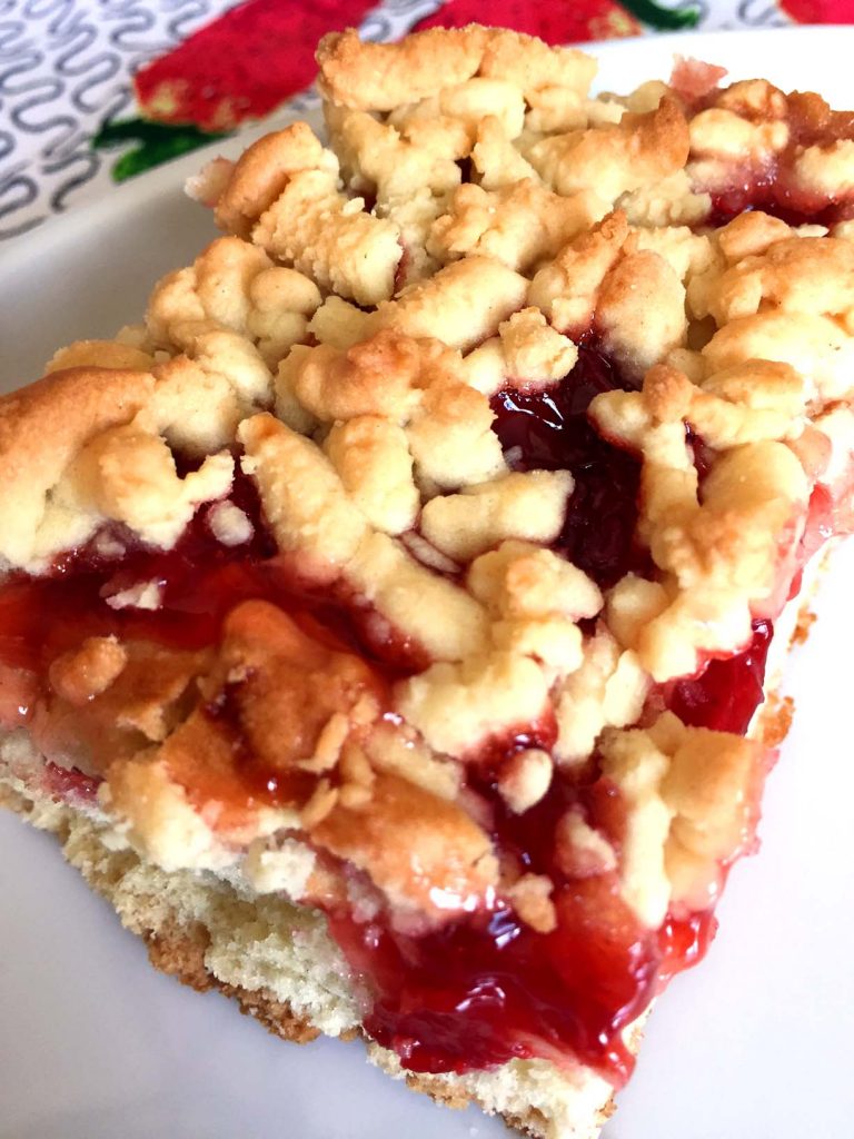 Easy Cherry Crumble Cake Recipe