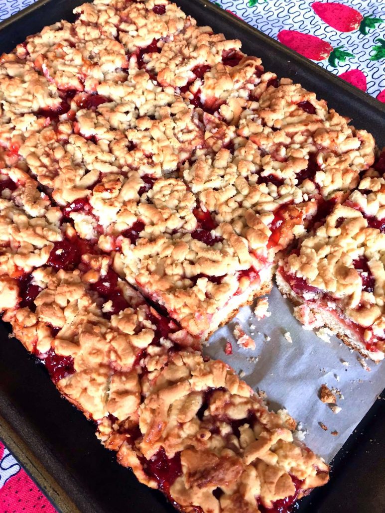 How To Make Cherry Crumble Cake