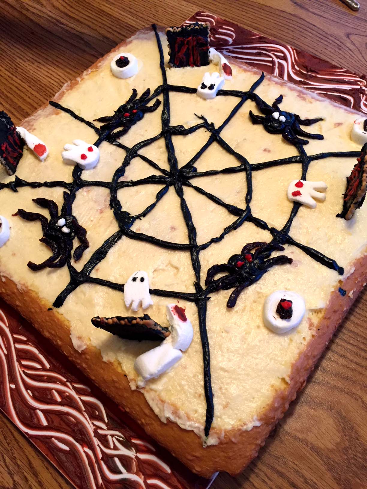 Unique and decorated halloween cakes that will spook your guests