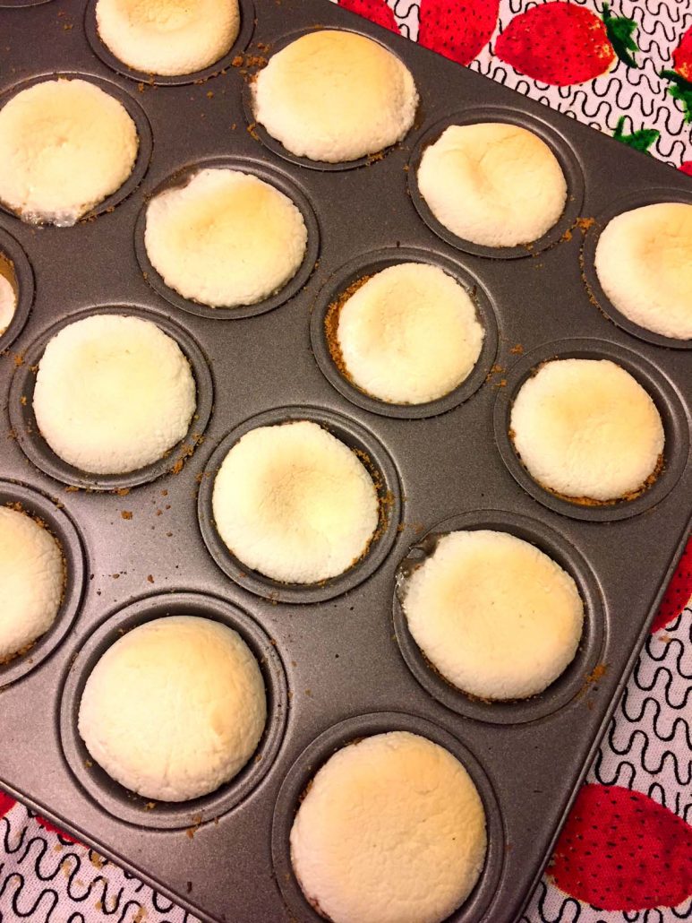 Marshmallow Mini Muffin Pastries With Chocolate Inside