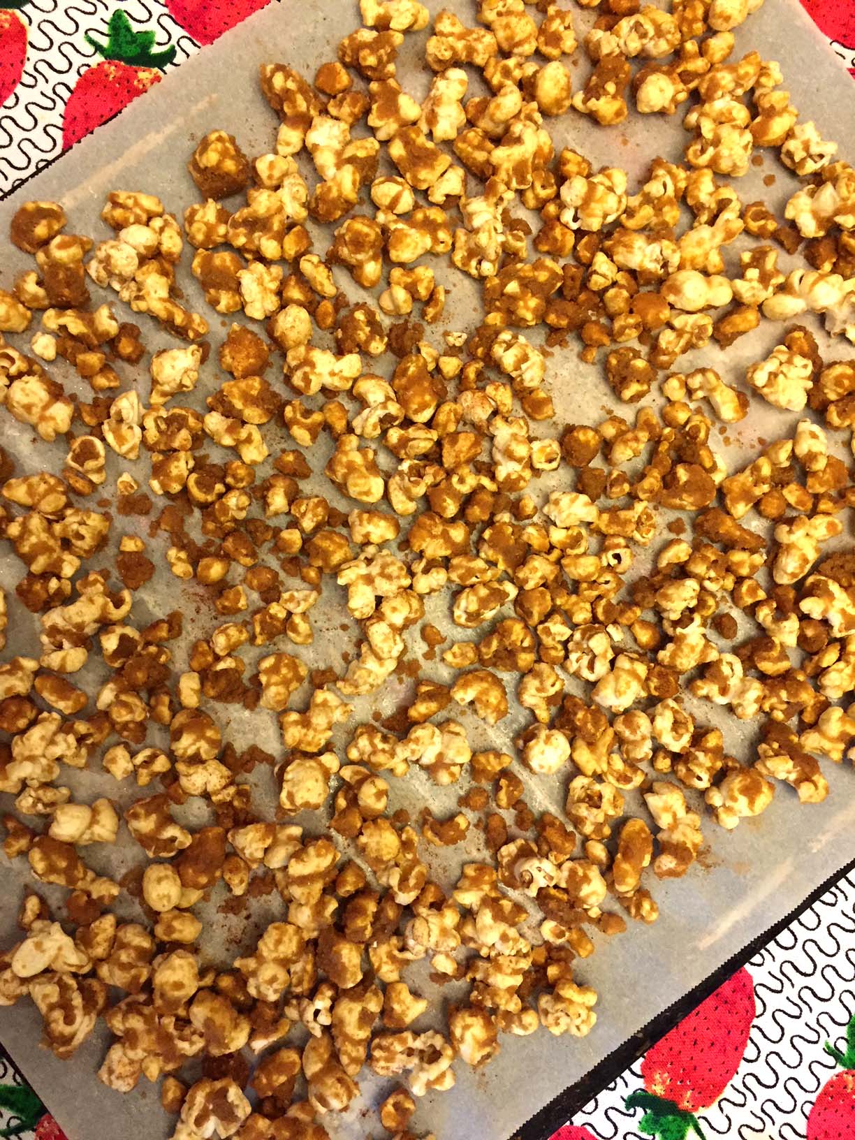 cinnamon-brown-sugar-popcorn-recipe-melanie-cooks