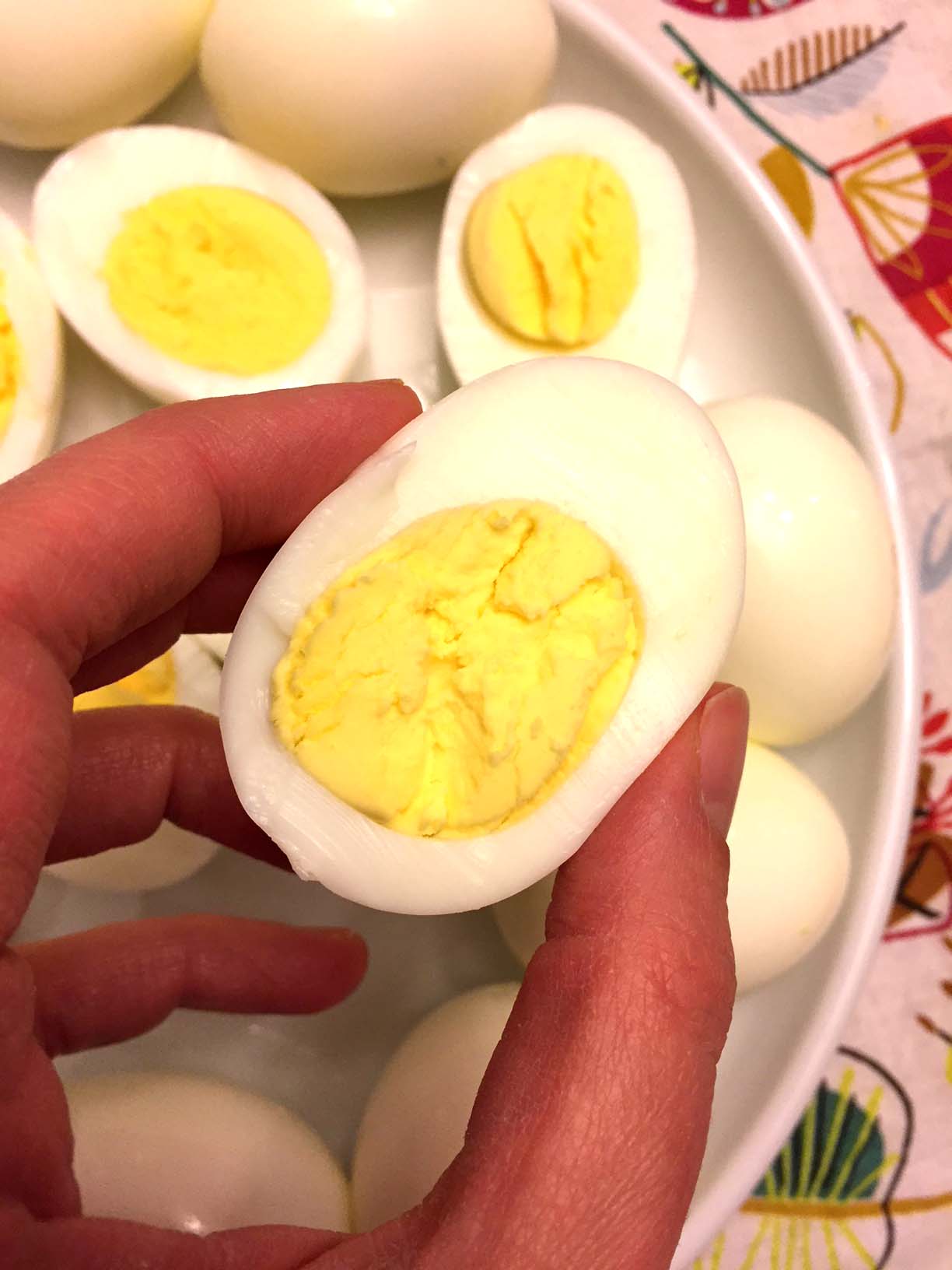 https://www.melaniecooks.com/wp-content/uploads/2018/02/instant_pot_hard_boiled_eggs.jpg