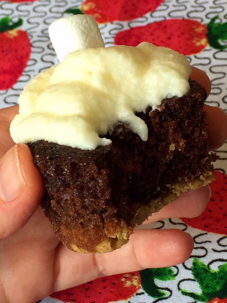 S'mores Marshmallow Chocolate Graham Cupcakes