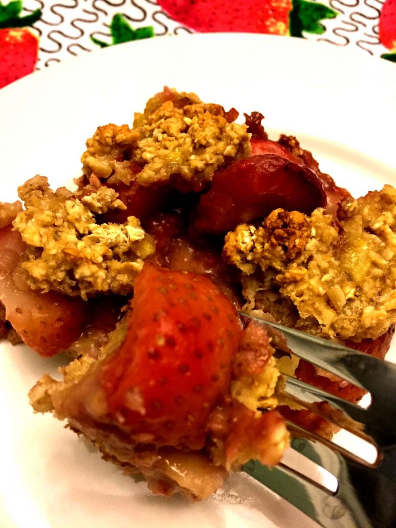 Vegan Strawberry Banana Baked Oatmeal