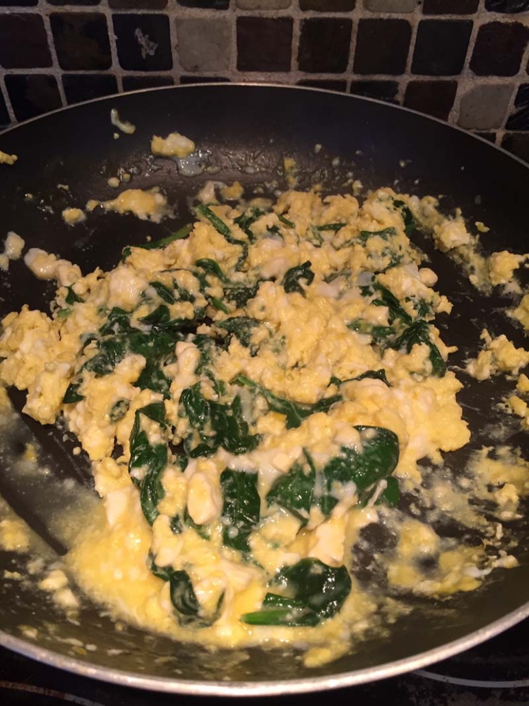 how to make spinach scrambled eggs with feta cheese