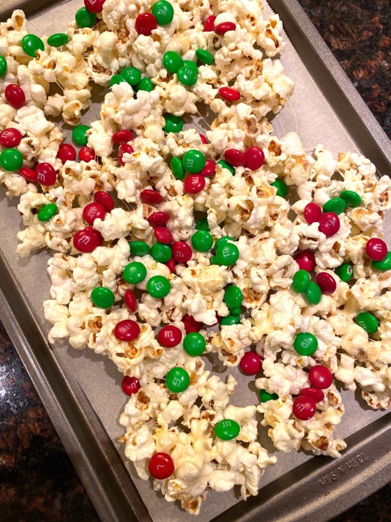 popcorn with christmas m&ms and marshmallows