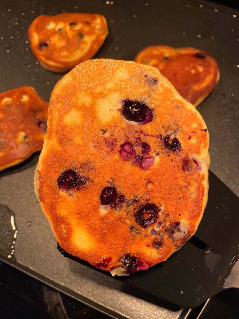 how to make keto blueberry pancakes