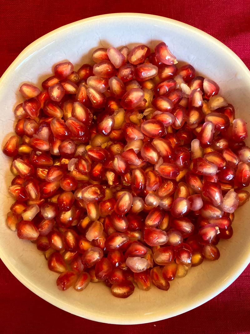 how to cut a pomegranate to get seeds out easily