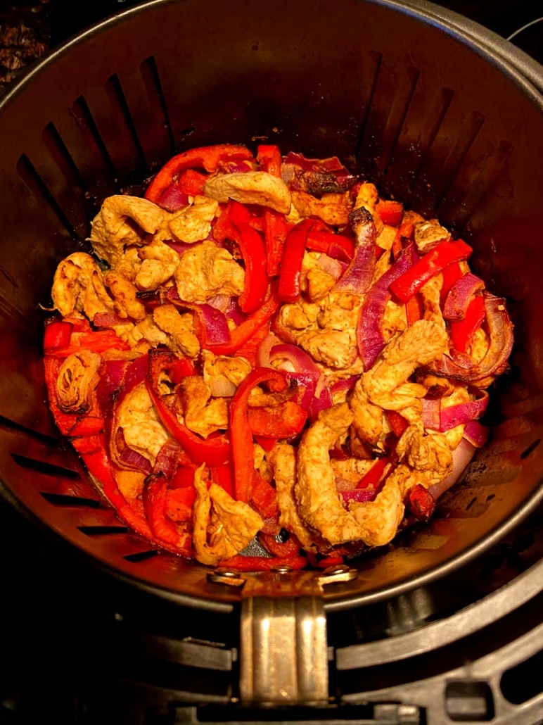 chicken fajitas in air fryer basket 