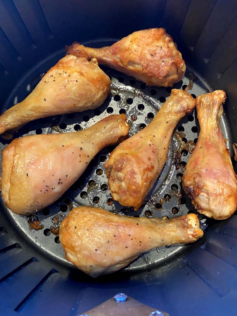 Cooked Air Fried Chicken Drumsticks in the air fryer 