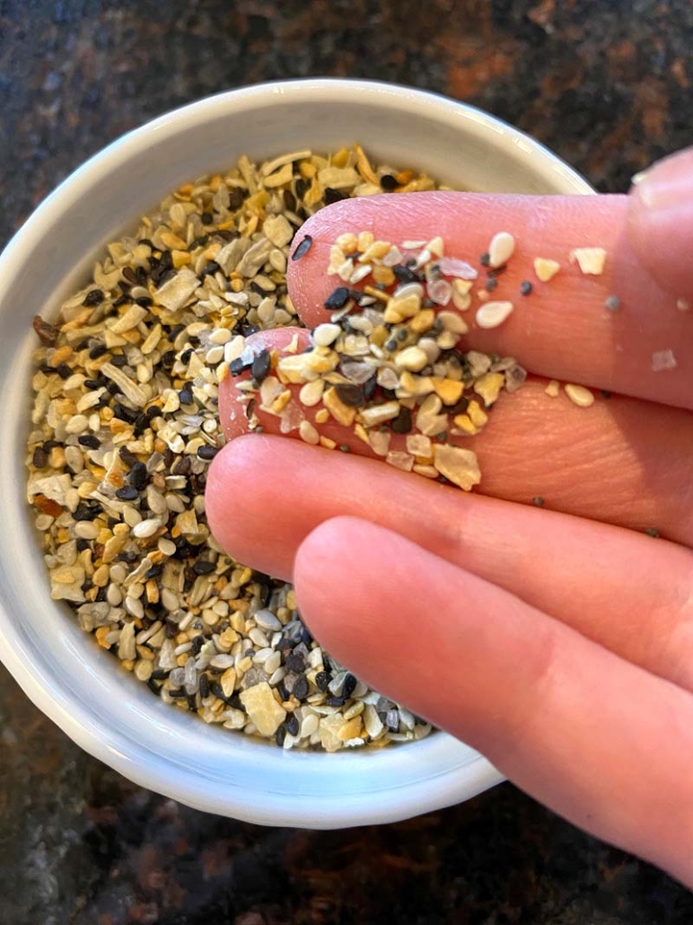 homemade everything bagel seasoning mix with sesame seeds poppy seeds onion garlic 