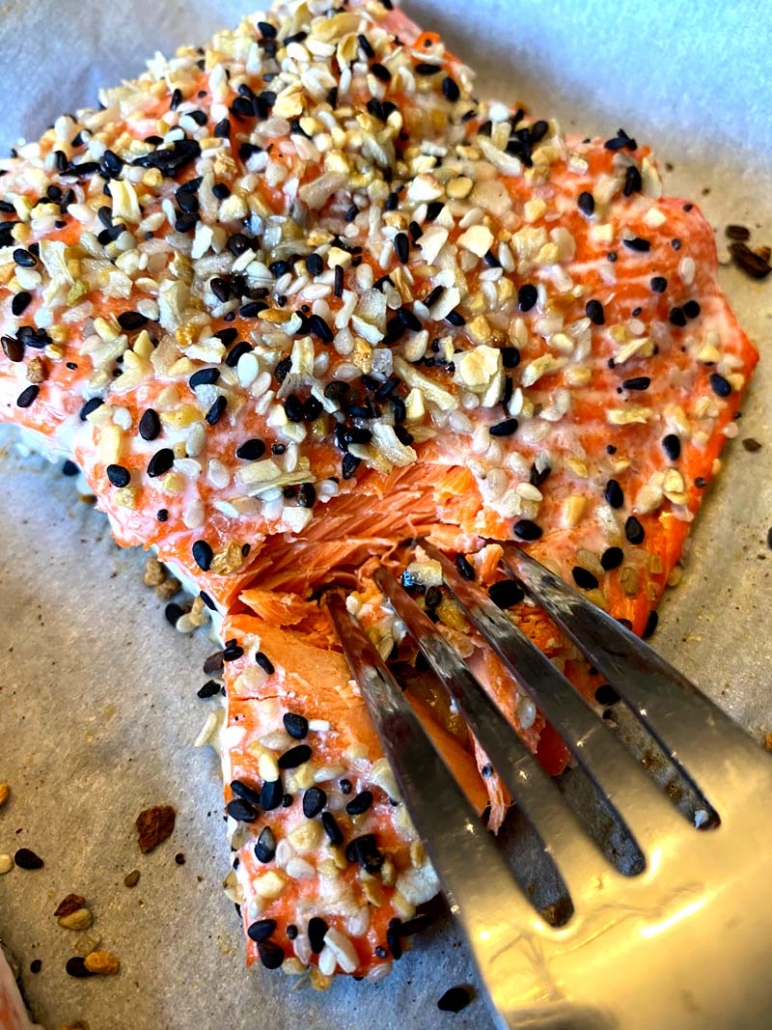 salmon fillet with everything bagel seasoning