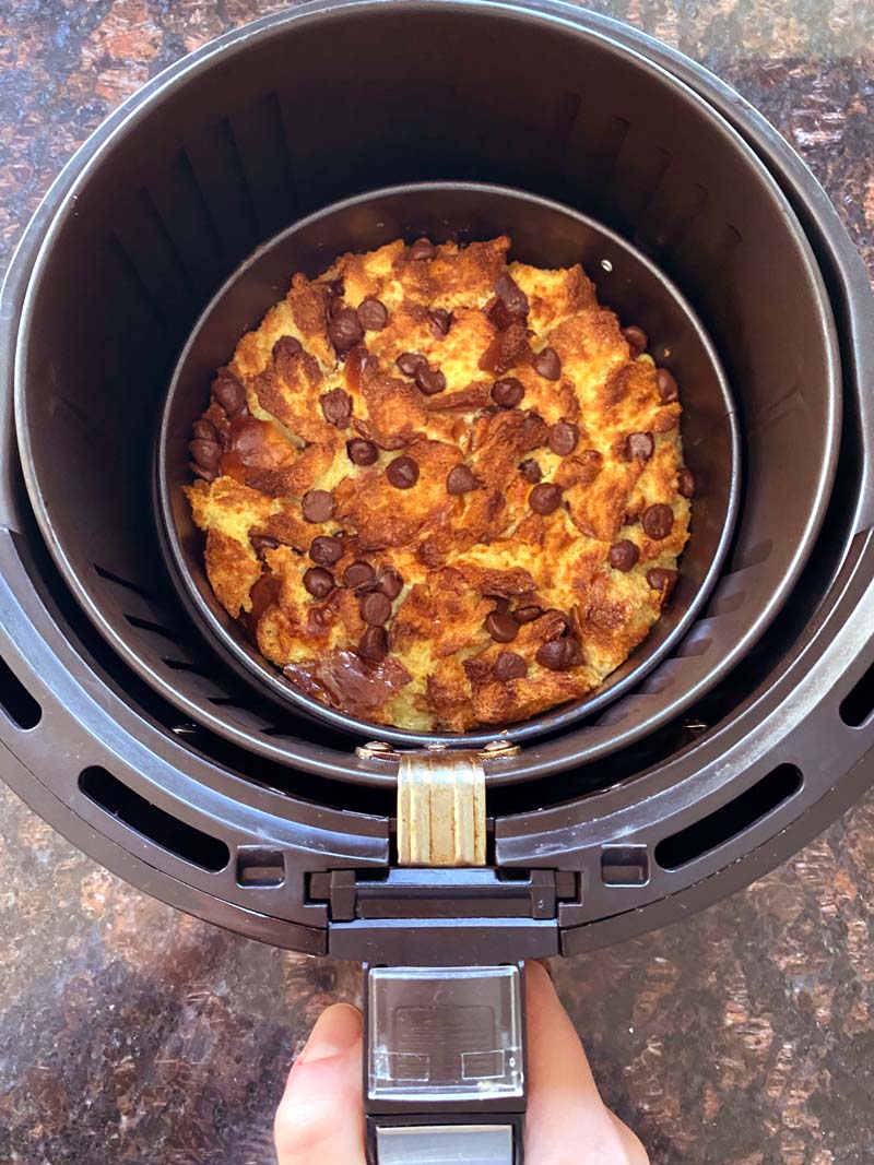 The cooked bread pudding in the air fryer