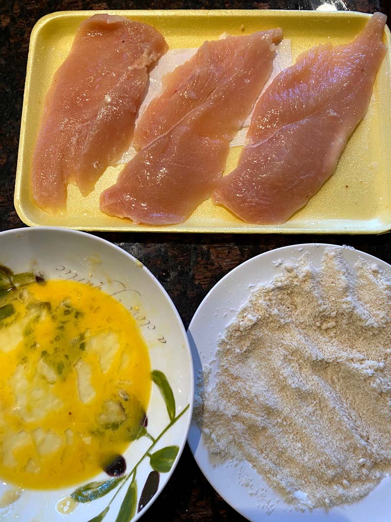 Ingredients to make the almond flour chicken