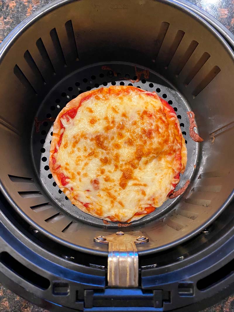 The cooked pita pizza in the air fryer